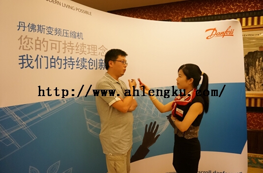 中國建筑西南設(shè)計(jì)研究院有限公司機(jī)電二院的執(zhí)行總工程師路越接受丹佛斯的采訪.jpg 中國建筑西南設(shè)計(jì)研究院有限公司機(jī)電二院的執(zhí)行總工程師路越接受丹佛斯的采訪.jpg