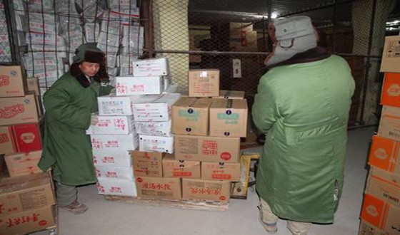 搬貨中.jpg 搬貨中.jpg