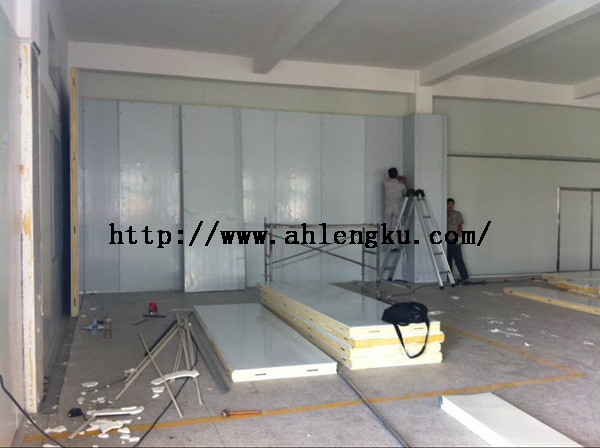 冷庫板施工中 11.jpg